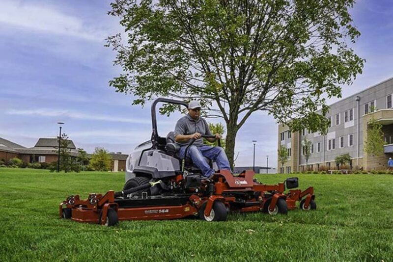 Exmark Lazer Z Series Deisel Zero Turn Lawn Mowers
